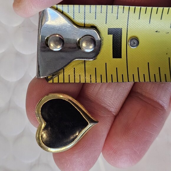 Vintage Black Heart Gold Tone Stud Earrings Enameled 90s 5/8"‎ Valentines - Picture 8 of 9